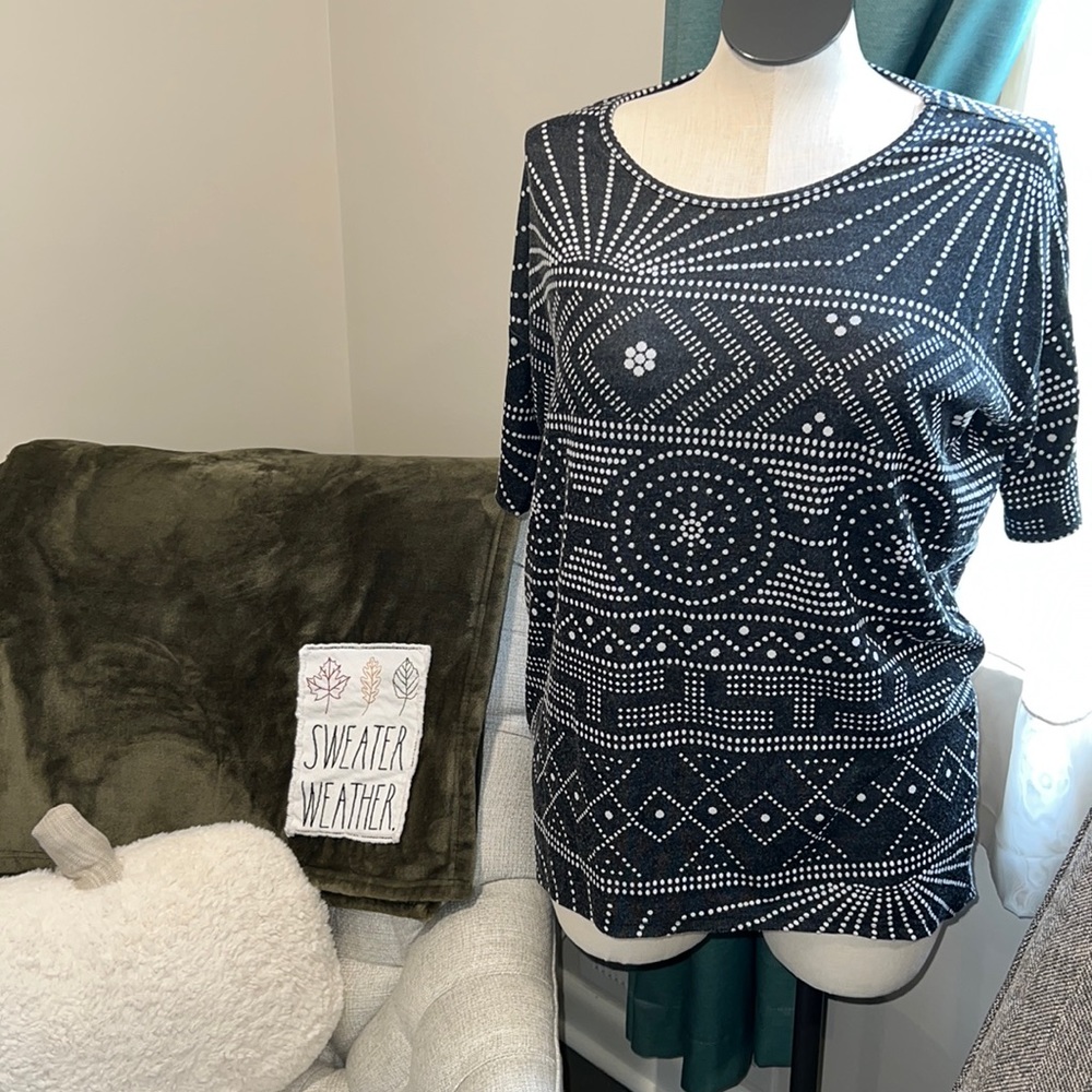 LulaRoe Irma Tunic XS• Jacquard Fabric🖤🩶🤍